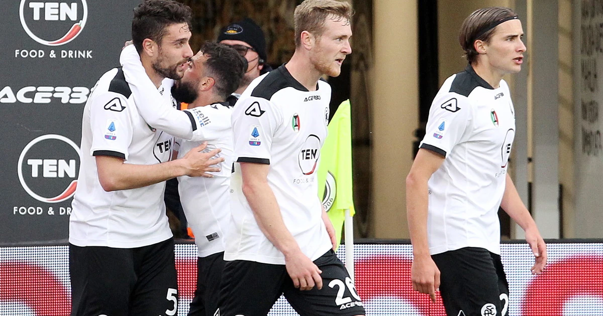 Serie A, lo Spezia vince in extremis al 93' contro un Crotone sciupone 