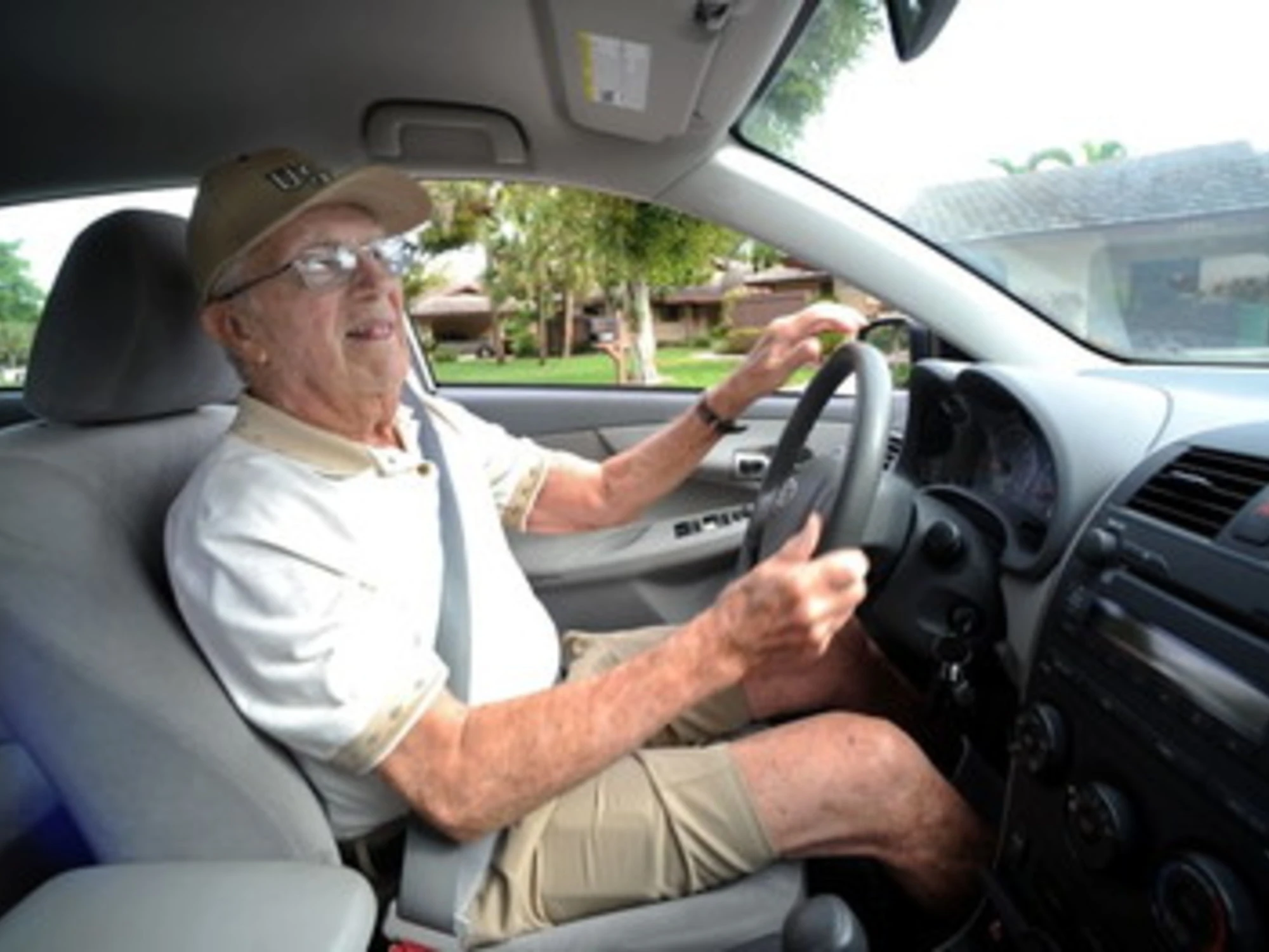 Non si tocchi la patente di noi guidatori anziani