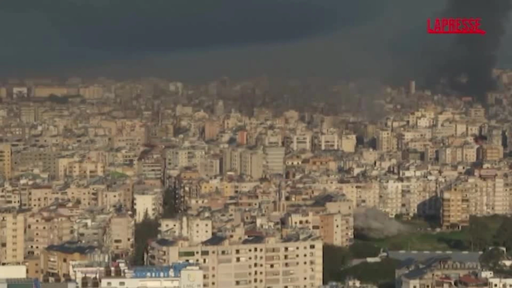 Iran, ancora attacchi israeliani su Beirut: le immagini delle esplosioni