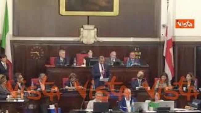 Scontro Sala-Marcora in consiglio comunale Milano, per la foto fake del sindaco vestito da galeotto