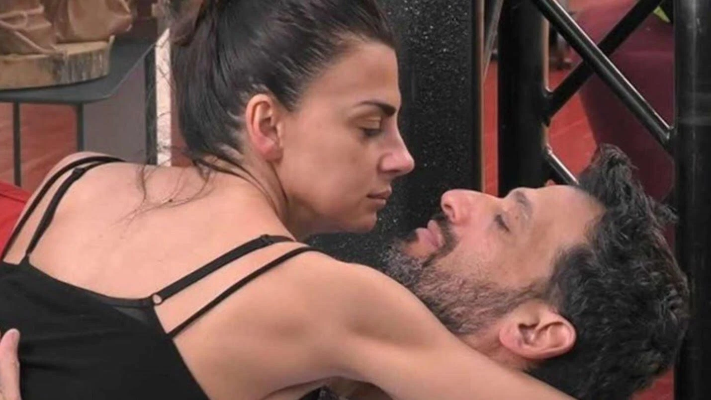 Grande Fratello Vip, Pago bastonato: cosa scopre Signorini su Serena Enardu a Uomini e Donne