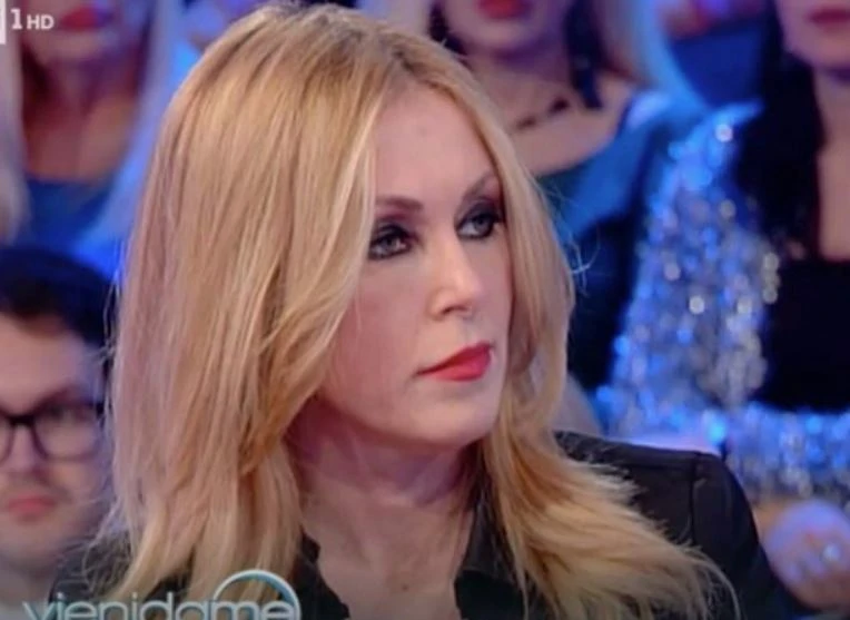 Vieni da me, Roberta Bruzzone gela Caterina Balivo: "Se Vespa me lo chiede, seppellisco il cadavere"