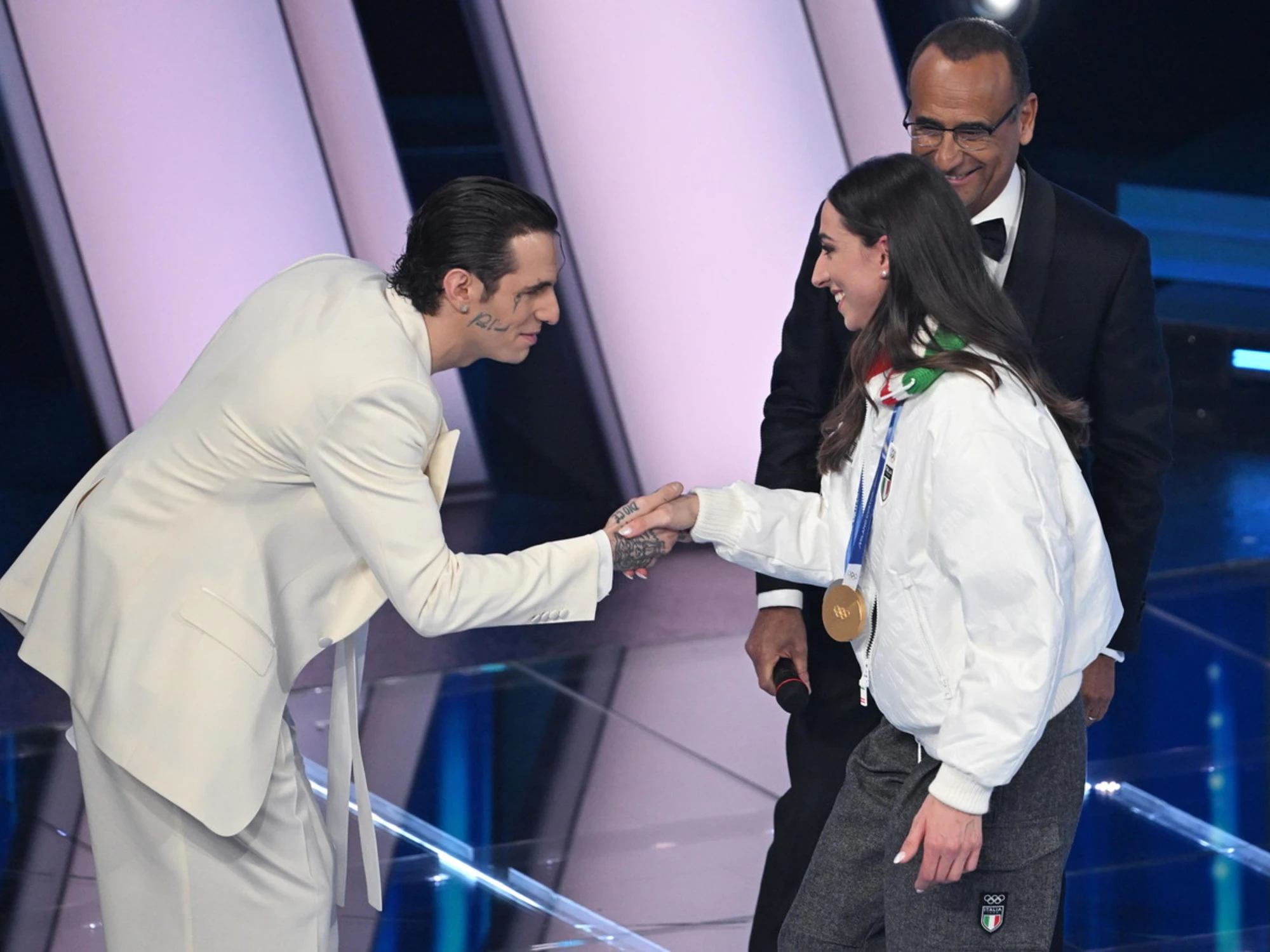 Sanremo 2026, l'olimpionica Vittozzi crolla davanti ad Achille Lauro: lo vede e...