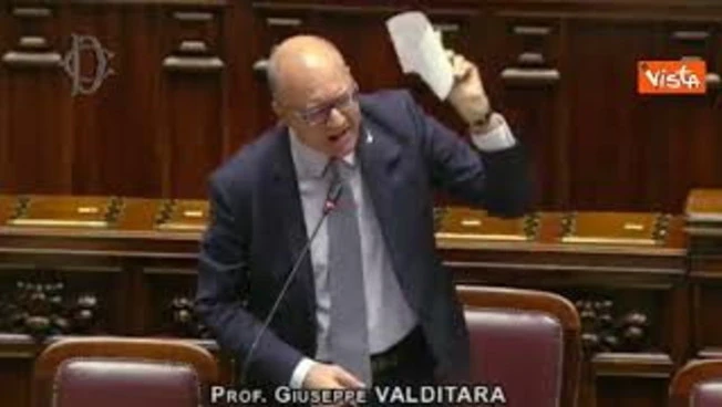Valditara: "Falsità dall'opposizione sui femminicidi, vergogna". Bagarre in Aula alla Camera