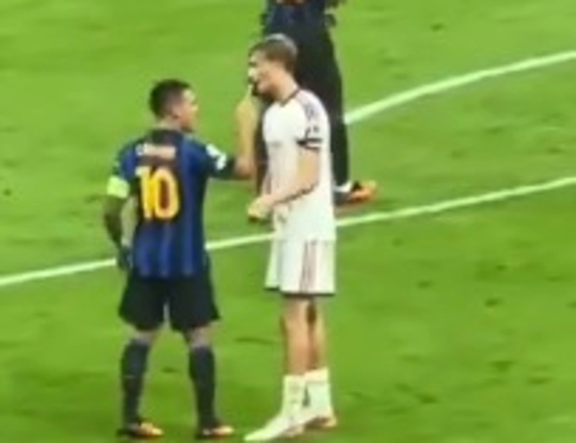 Lautaro Martinez e Huijsen, frase galeotta e rissa in campo
