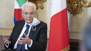 Sergio Mattarella, il retroscena dal Quirinale: "Niente crisi formale", così salvano Conte