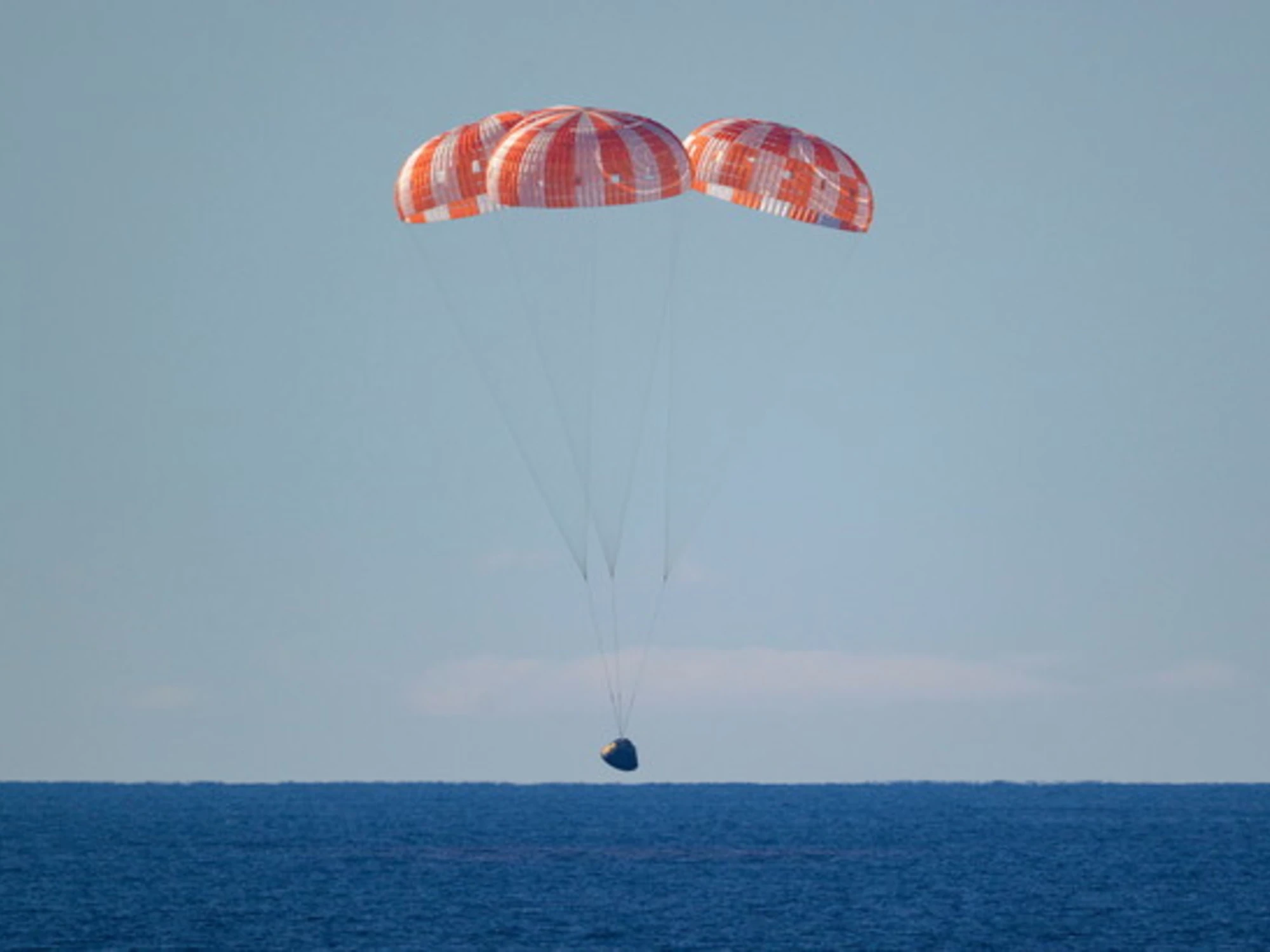 Artemis 2, gli astronauti rientrano: il problema coi gommoni nell'Oceano