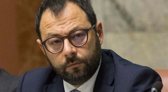 Ex Ilva, scontro tra Boccia e Patuanelli: tutti contro tutti sulla pelle dei tarantini