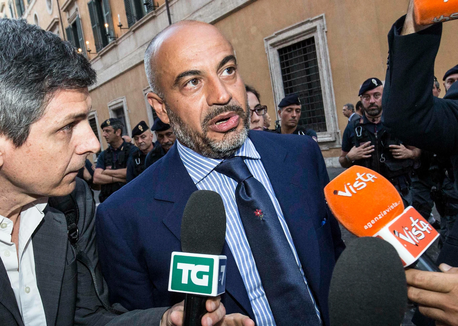 Gianluigi Paragone assente alla festa M5s di Di Maio: "Abbiamo fatto un governo col Pd, cosa vado a fare?"