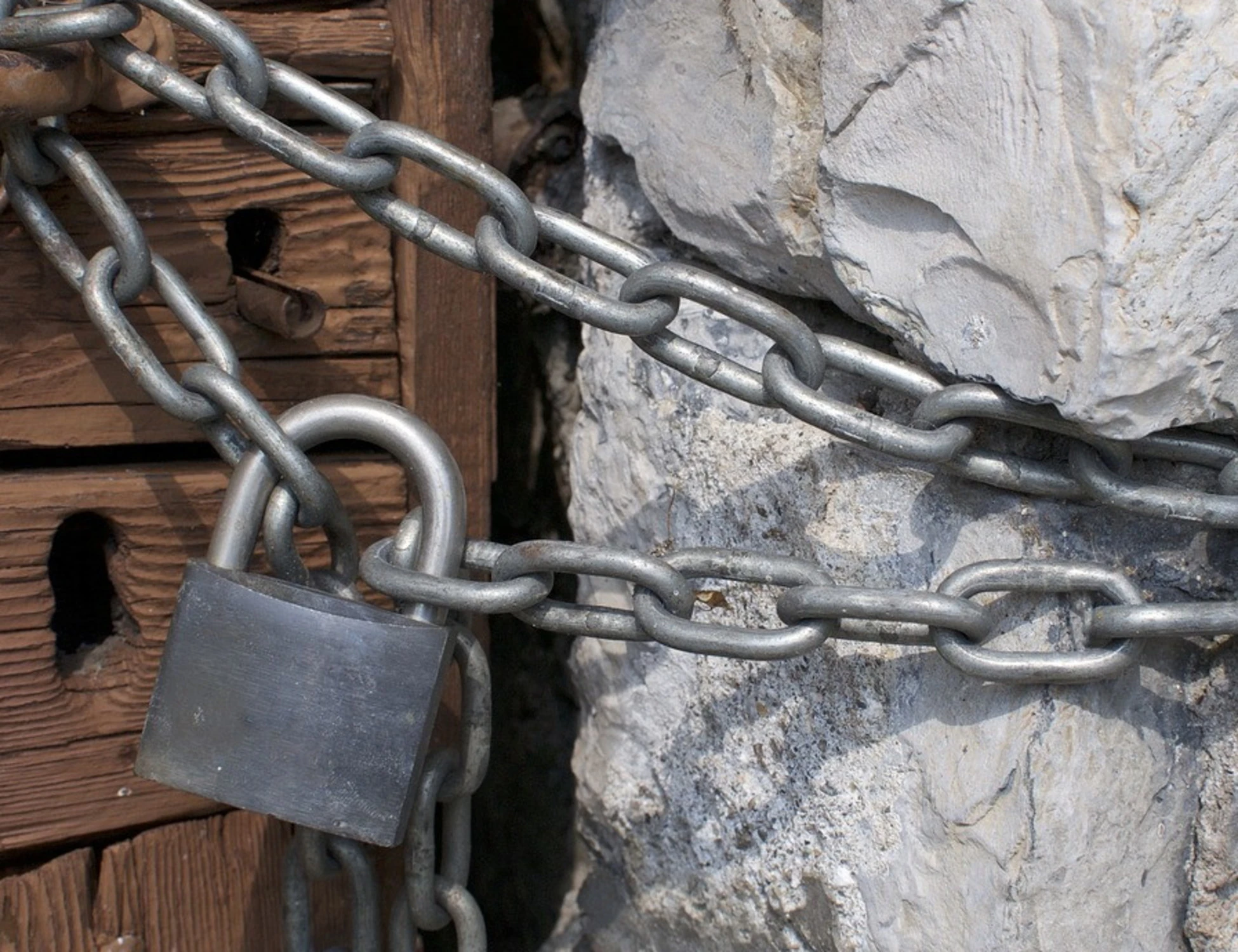 Vigevano, 40enne sequestrato per 4 anni dall'ex fidanzata: "Puntava al patrimonio"