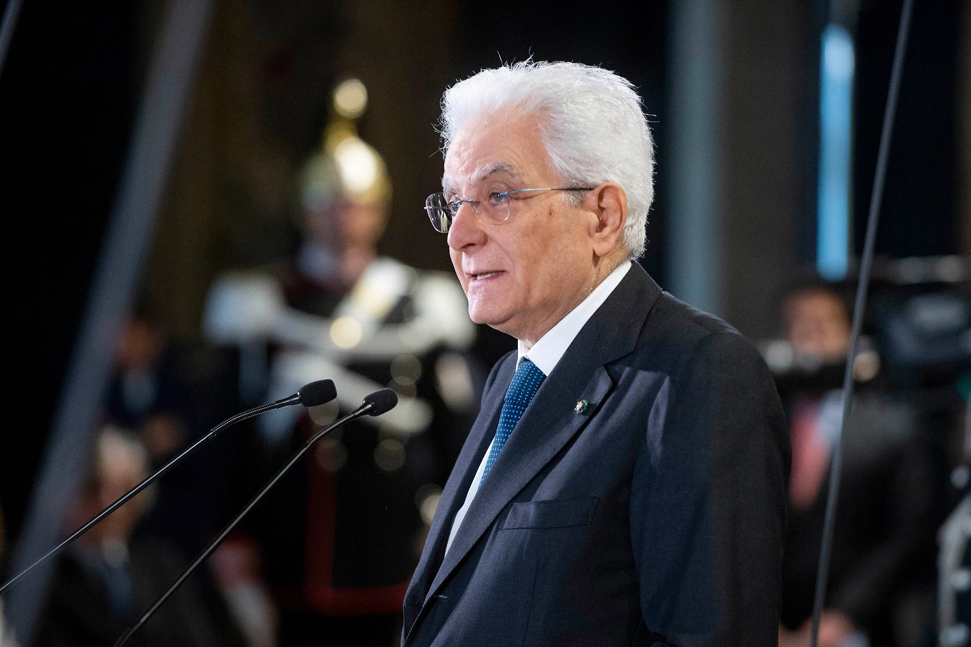 Sergio Mattarella, il retroscena: mollato dai professori e salvato da Silvio Berlusconi