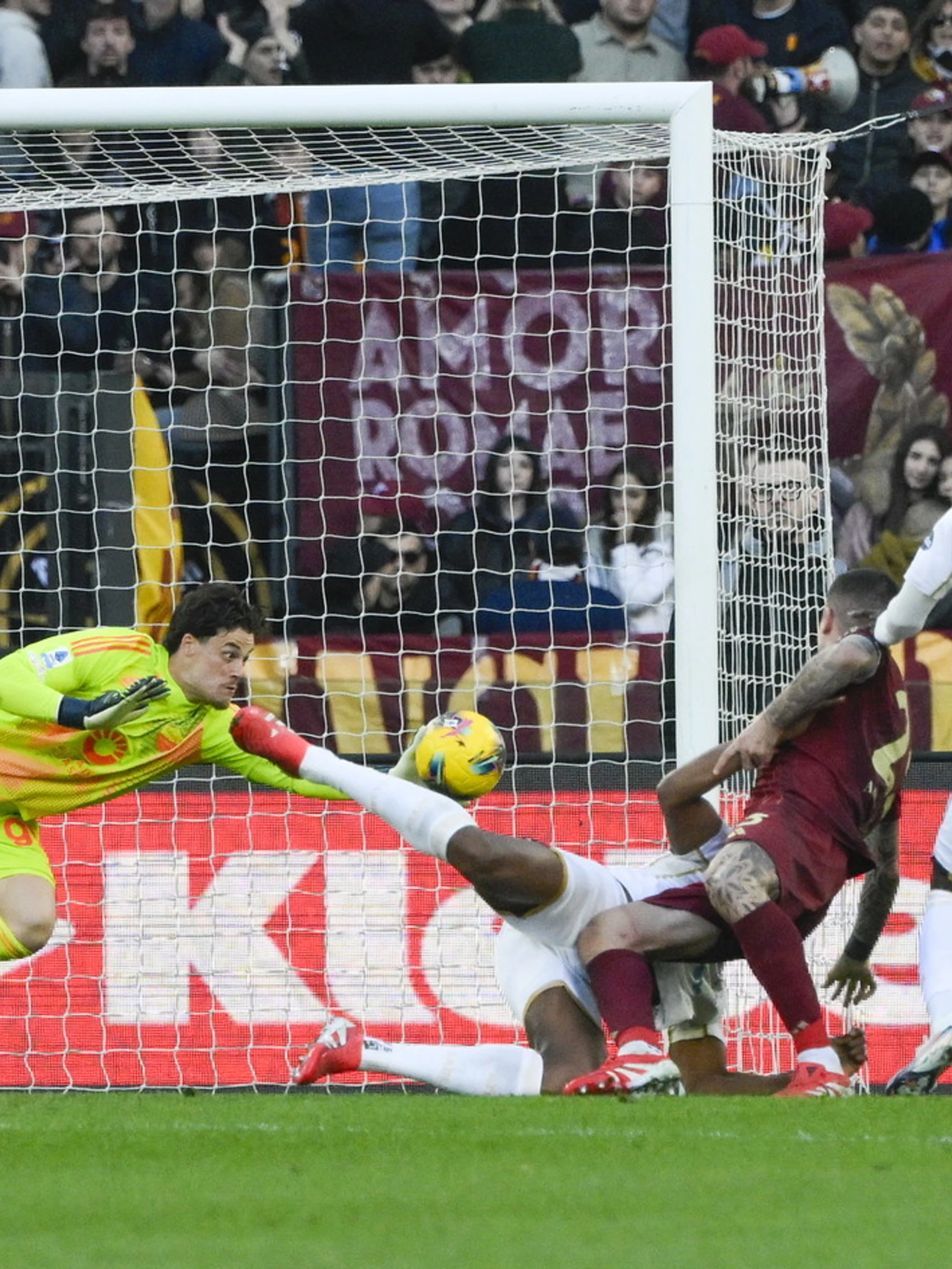 Roma, vittoria di misura in casa contro il Cagliari: Dovbyk sigla 1 a 0 finale