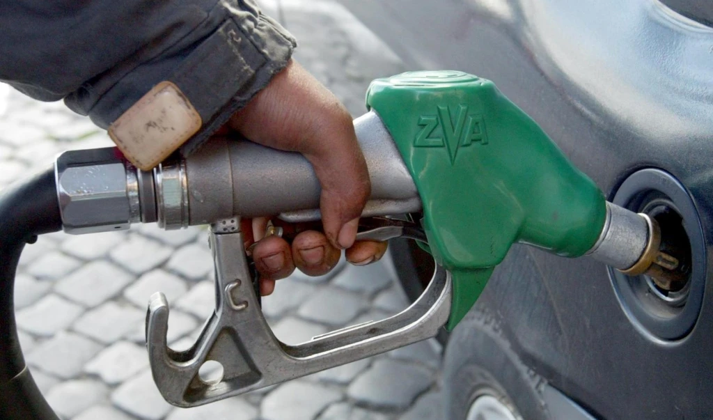 Benzina, la festa è finita:con le maxi-acciseconsumi e entrate a picco