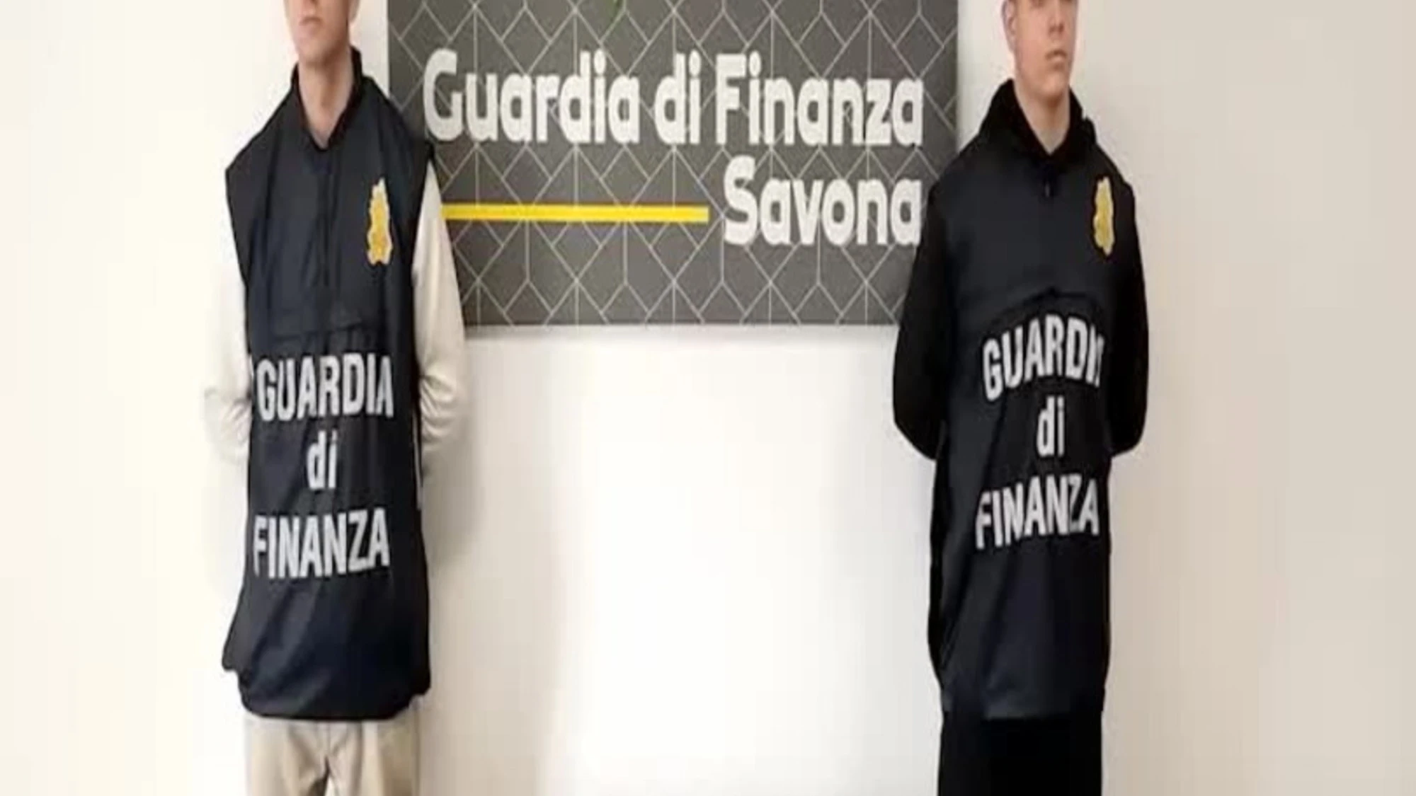 Savona, maxi sequestro di gioielli e capi d'abbigliamento falsi
