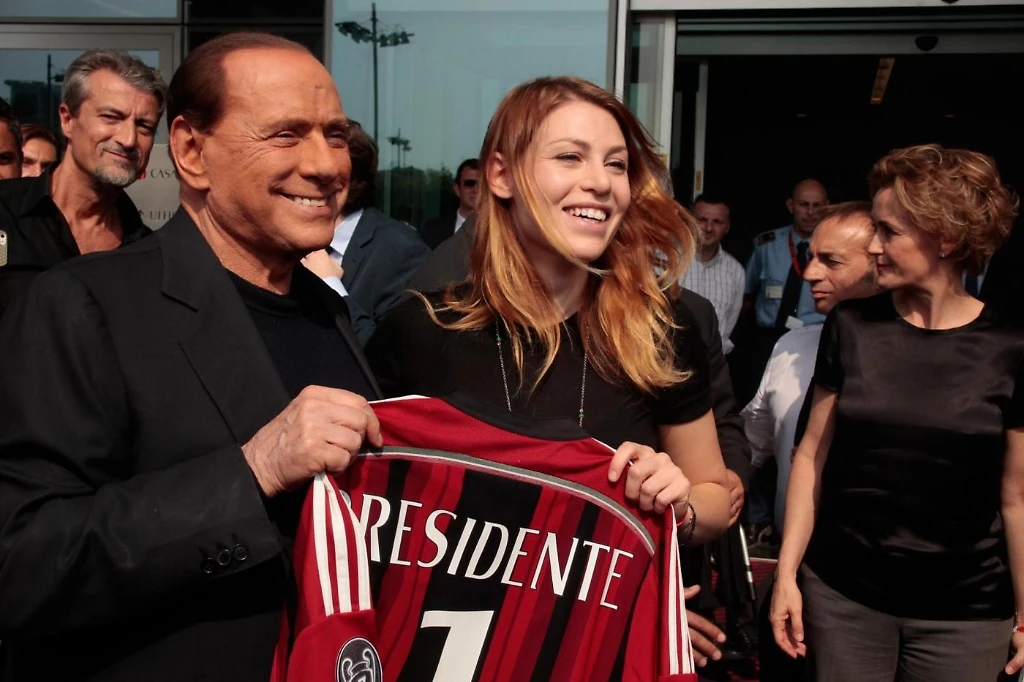 Silvio Berlusconi: "L'uscita dal Mondiale m'è costata 35 milioni di euro, Balotelli chi lo compra più?"