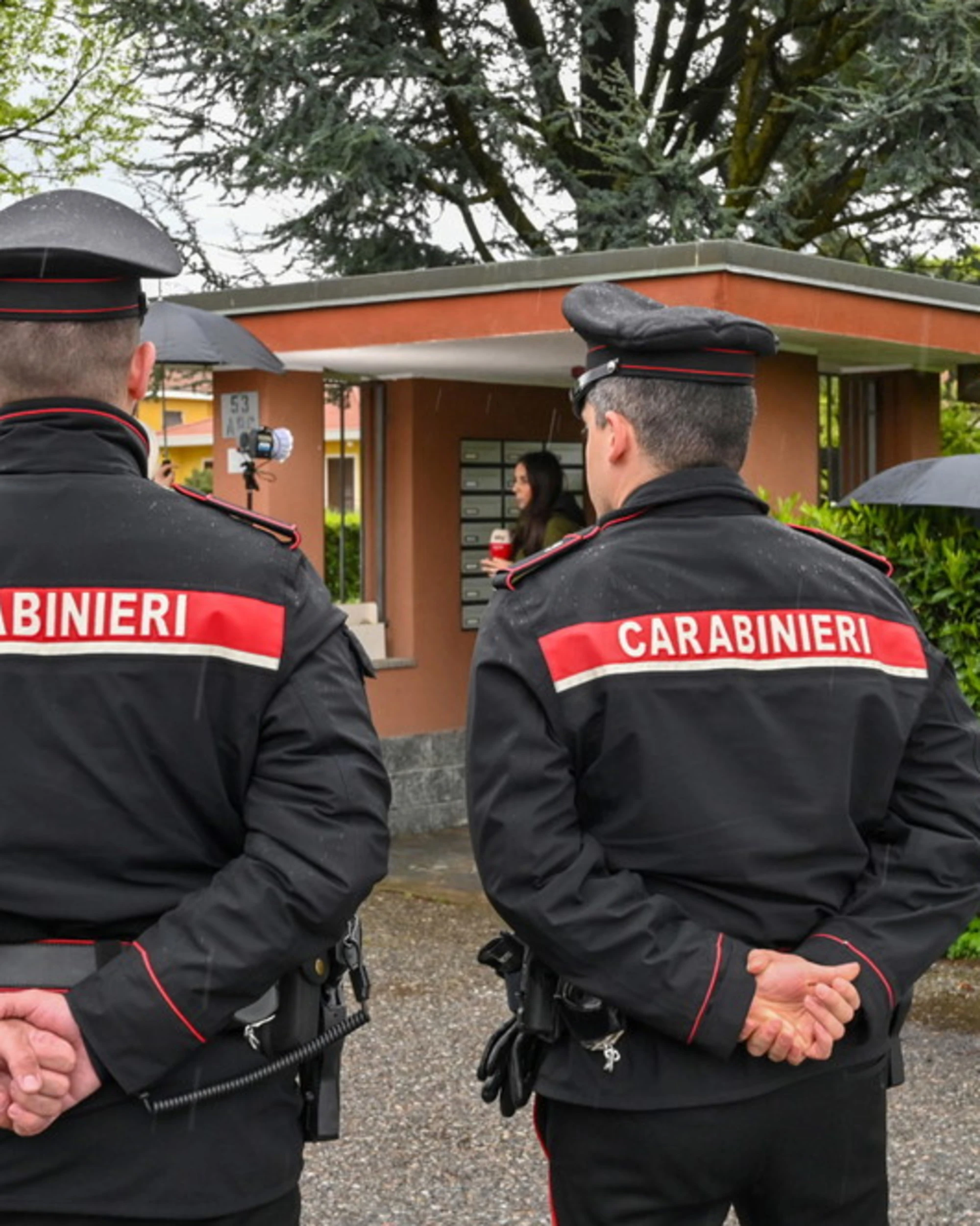 Rivalta, donna trovata morta in casa: il marito annegato in un lago vicino
