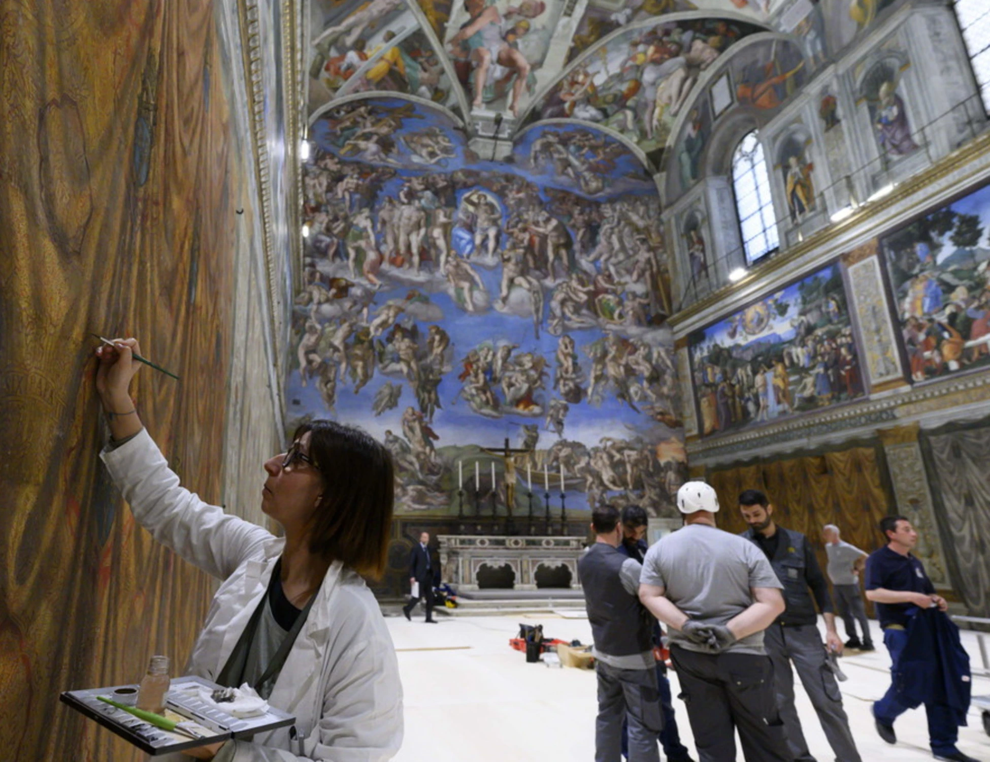 Conclave, scandali e multe: il 7 maggio si avvicina nel caos