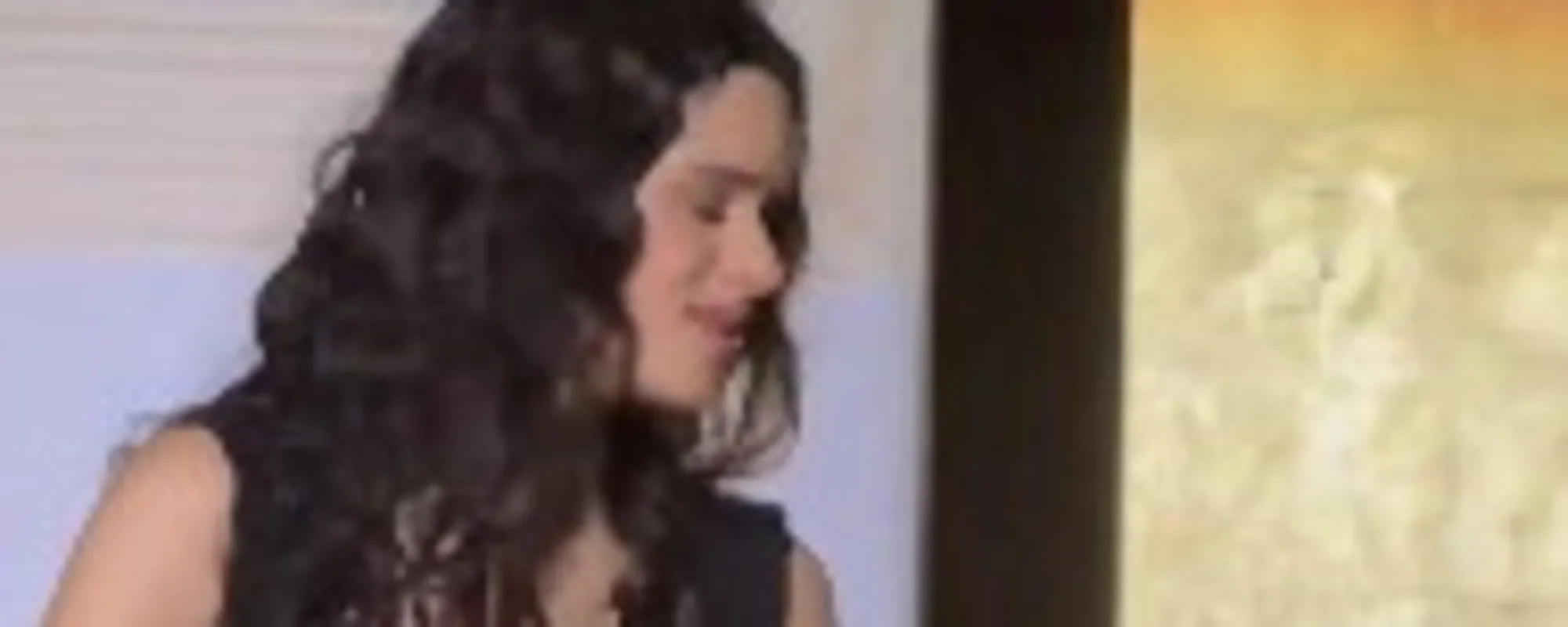 "Mi sento male". Rosalia-choc, interrotto il concerto a Milano