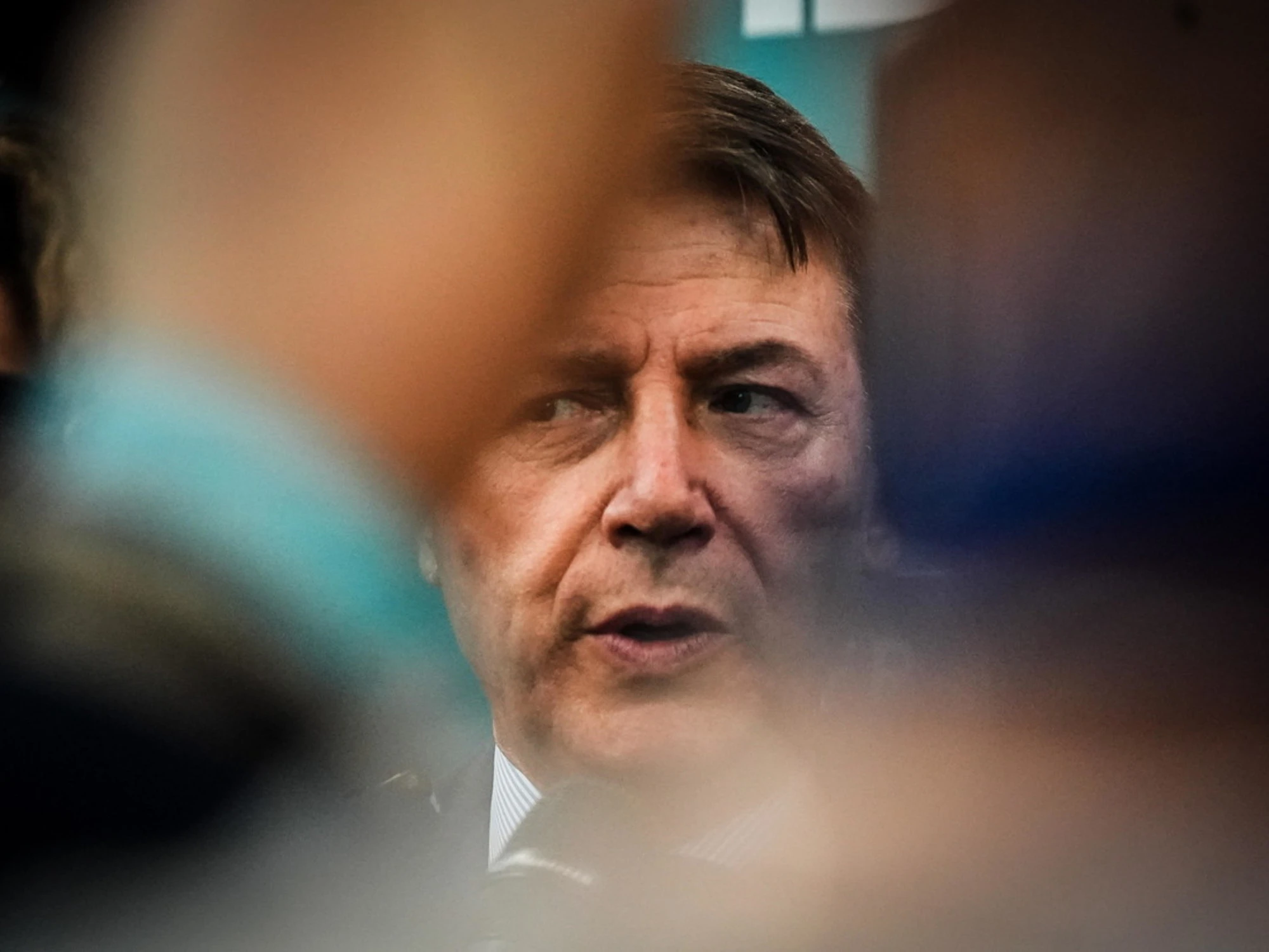 Covid, Giuseppe Conte spalle al muro delira contro Libero e Santanchè