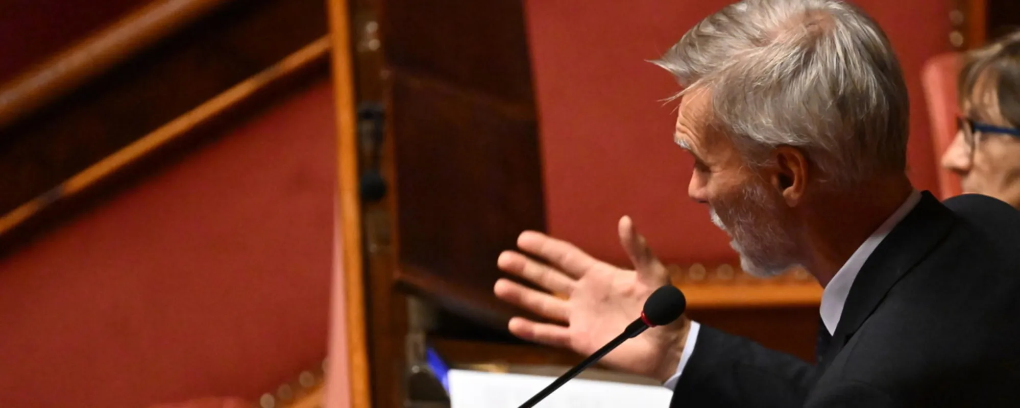 Delrio fa schiantare il Pd: 10 firme e scoppia il finimondo