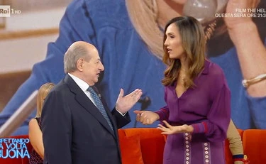 La Volta Buona, Magalli spiana ancora De Martino: "Un vestito orrendo"