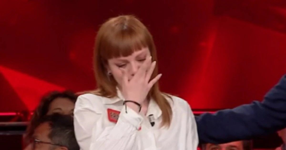 L'Eredità, "tutti in piedi": Francesca scoppia in lacrime, caos in studio