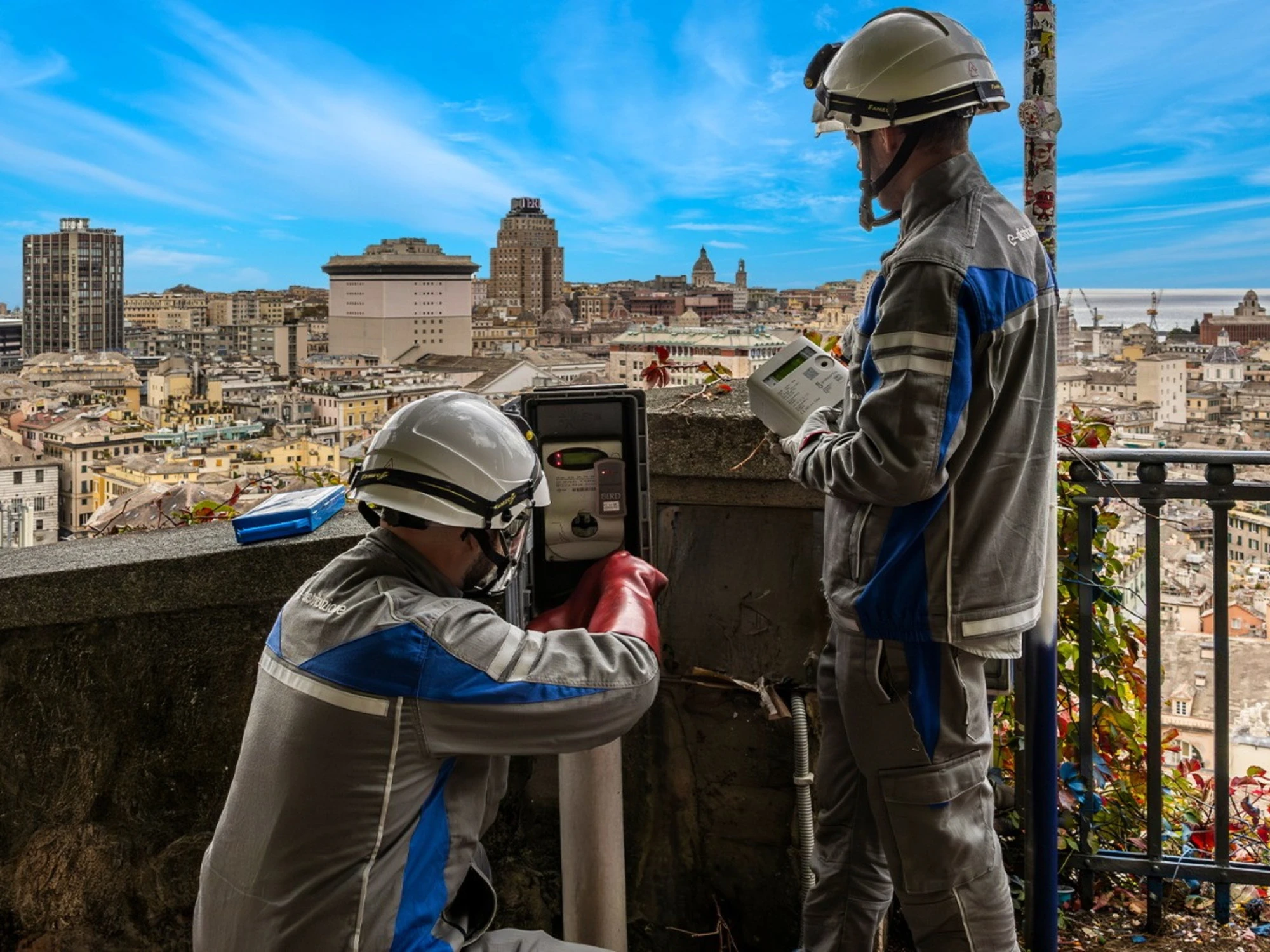 Enel, nuovo vestiario tecnico innovativo per migliaia di dipendenti. È pensato appositamente per migliorare il benessere in sicurezza del personale operativo 