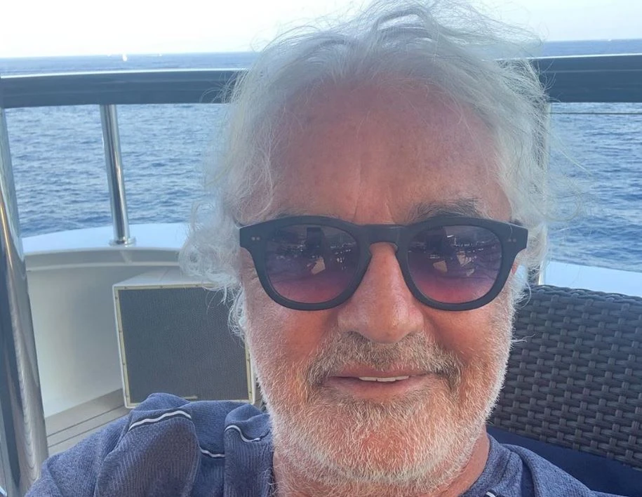 Flavio Briatore, bordata al M5s: "Vivono solo per tenersi la poltrona"