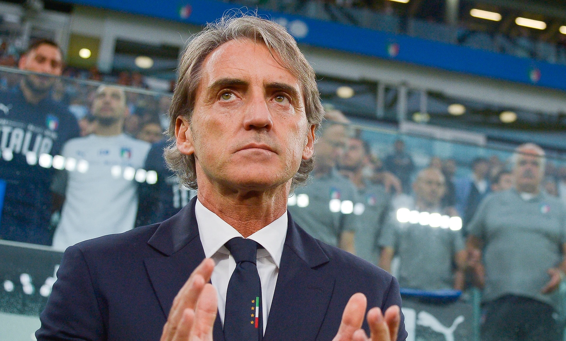 Roberto Mancini soccorre un'anziana travolta da un'auto. Il figlio: "Per fortuna l'Italia non è ai mondiali, altrimenti..."
