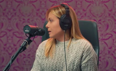 Meloni a Pulp Podcast, l'intervista. Fedez spiana la sinistra: "Ora potete far finta..."