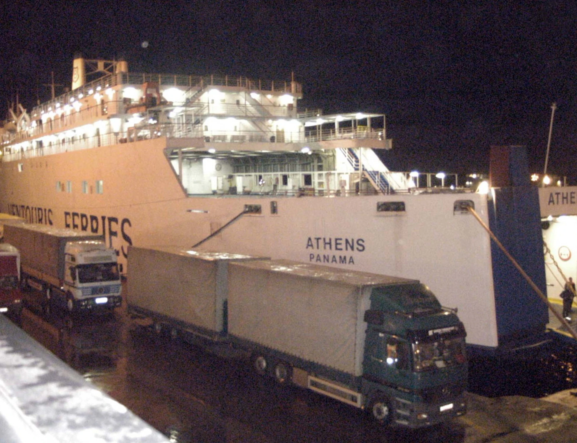 Il francese sbarca a Bari dalla Grecia: cosa gli trovano nel furgone
