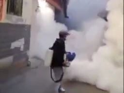 Coronavirus, Wuhan disinfestata: immagini sconcertanti. Oltre 500 infetti tra gli operatori degli ospedali