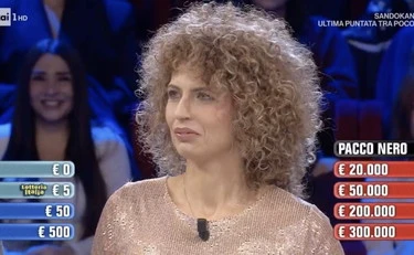 Affari tuoi, l'ultima frase di Sonia è un disastro: "La vita mi ha dato tanto"