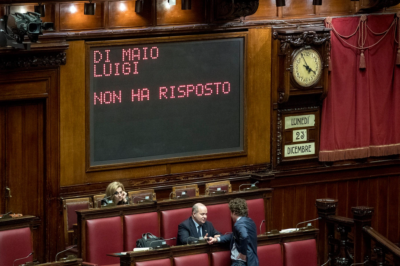 Luigi Di Maio, i senatori M5s chiedono la separazione delle cariche e di togliere Rousseau a Casaleggio