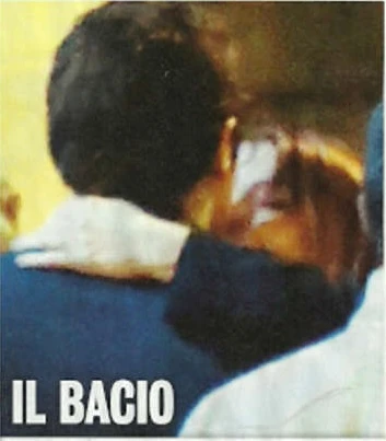 Il bacio proibito di Barbara Berlusconi. Ma lei furibonda: querelo tutti