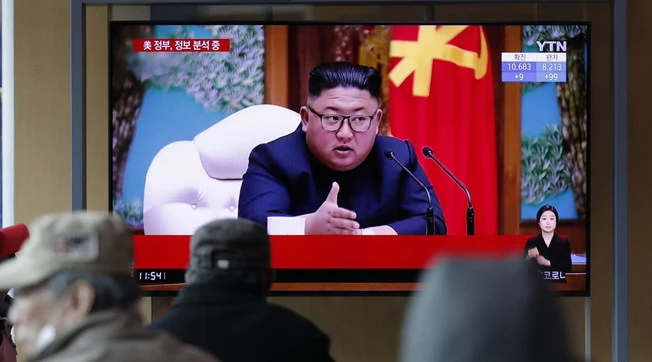 Kim Jong-un, la testimonianza: "Crollato a terra durante un viaggio di ispezione". Mistero sulla sorte del dittatore