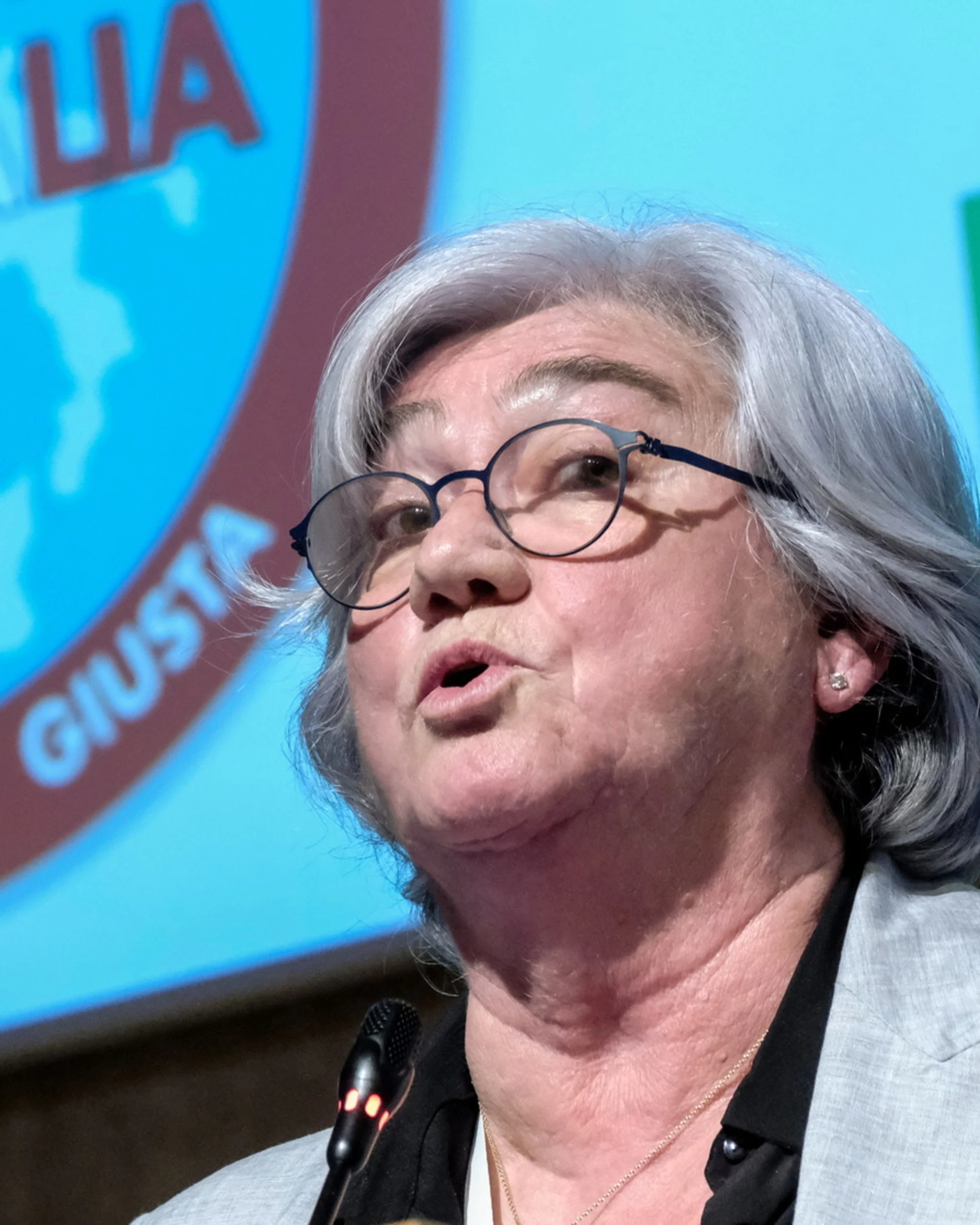 Rosy Bindi, terrore al camping: "Nuvole nere e bombole esplose"