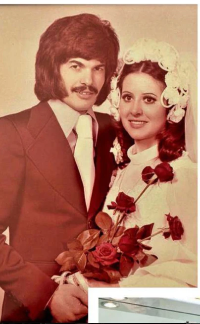 Il senatore Antonio Razzi pubblica le foto del suo matrimonio