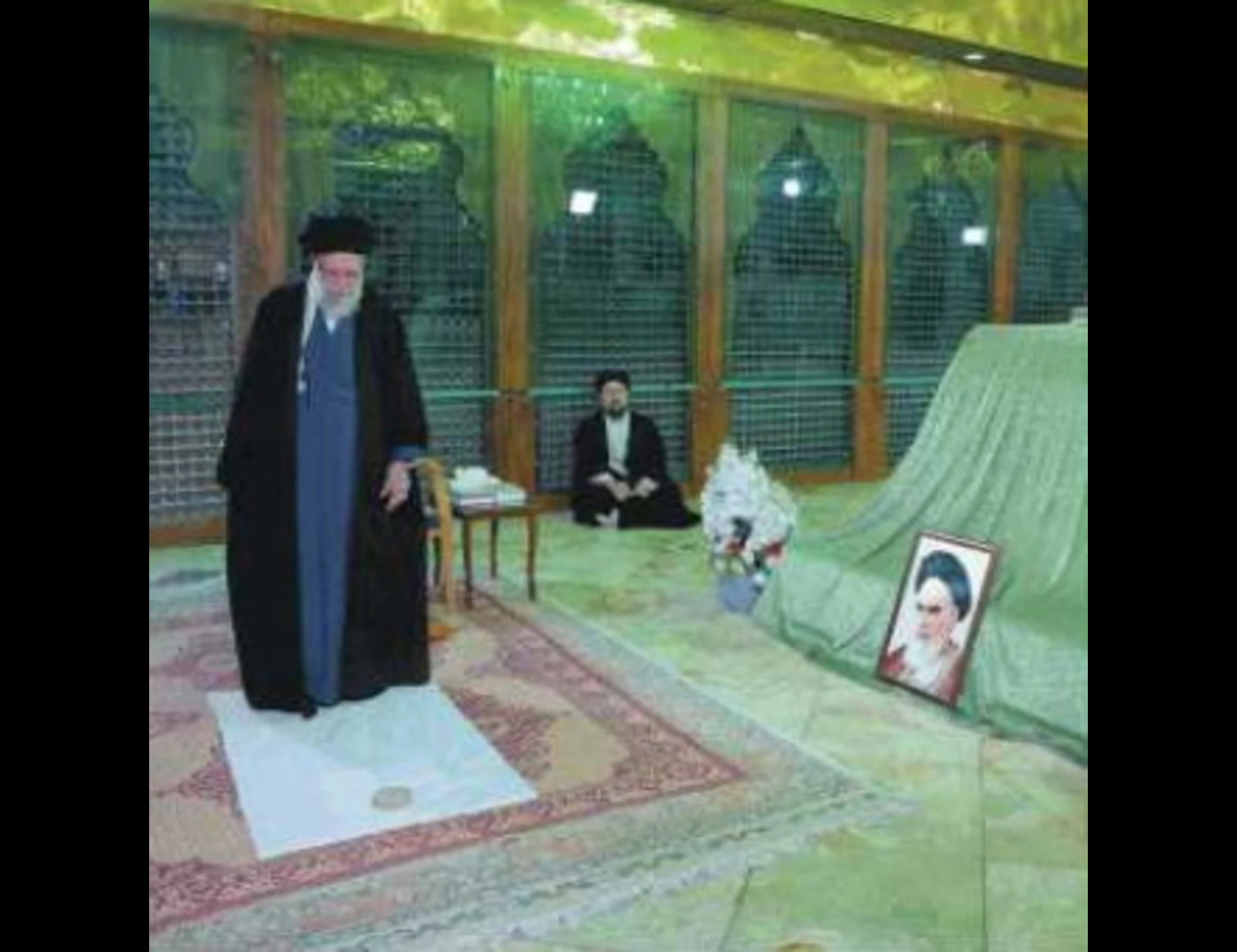 Iran, verso l'attacco Usa: la paura di Khamenei in questa foto