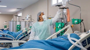 Covid, lo sconforto dei medici: &quot;No-vax ricoverati, cosa arrivano a rifiutare&quot;, praticamente un suicidio