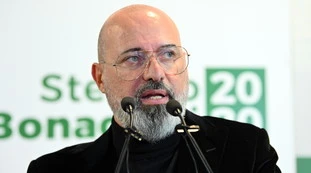 Coronavirus, spostamenti tra regioni dal 3 giugno: Bonaccini con Zaia e Fontana contro Conte