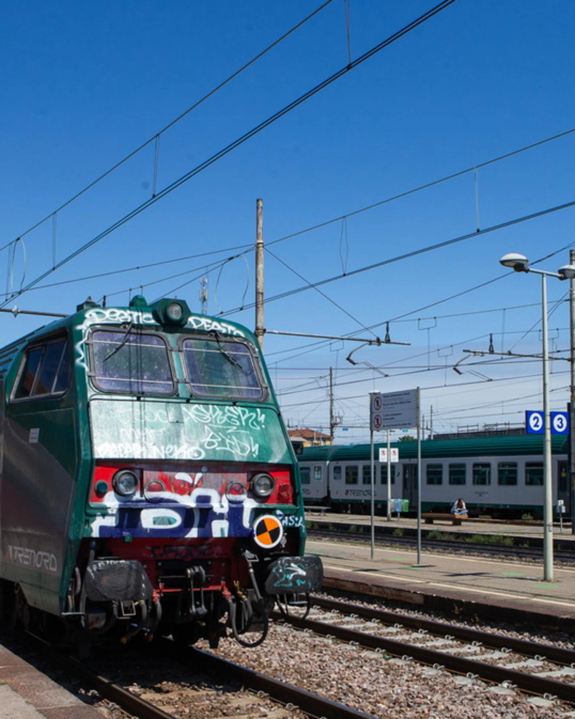 Milano, turista accoltellato da 3 nordafricani per una collanina: ancora sangue
