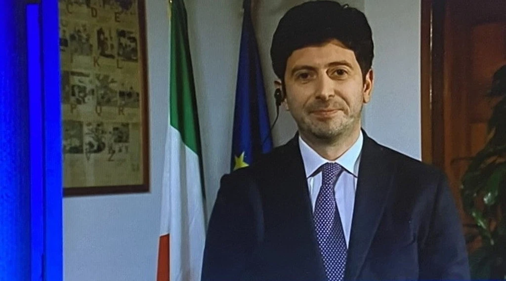 Covid, gli errori sul modulo per entrare in Italia: il caso che imbarazza Roberto Speranza, ecco cosa rischiamo