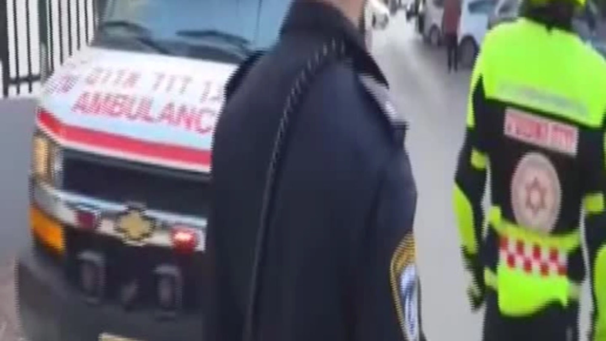 Iran, incendio nel centro di Israele dopo il raid di Teheran