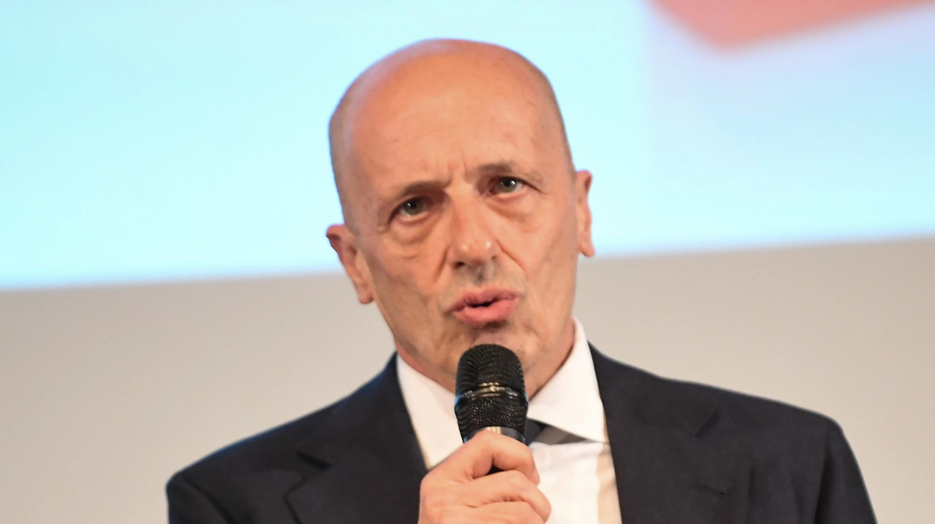 Alessandro Sallusti ridicolizza Alessandro Di Battista: "Giornalisti pu***? Almeno loro onorano le promesse"