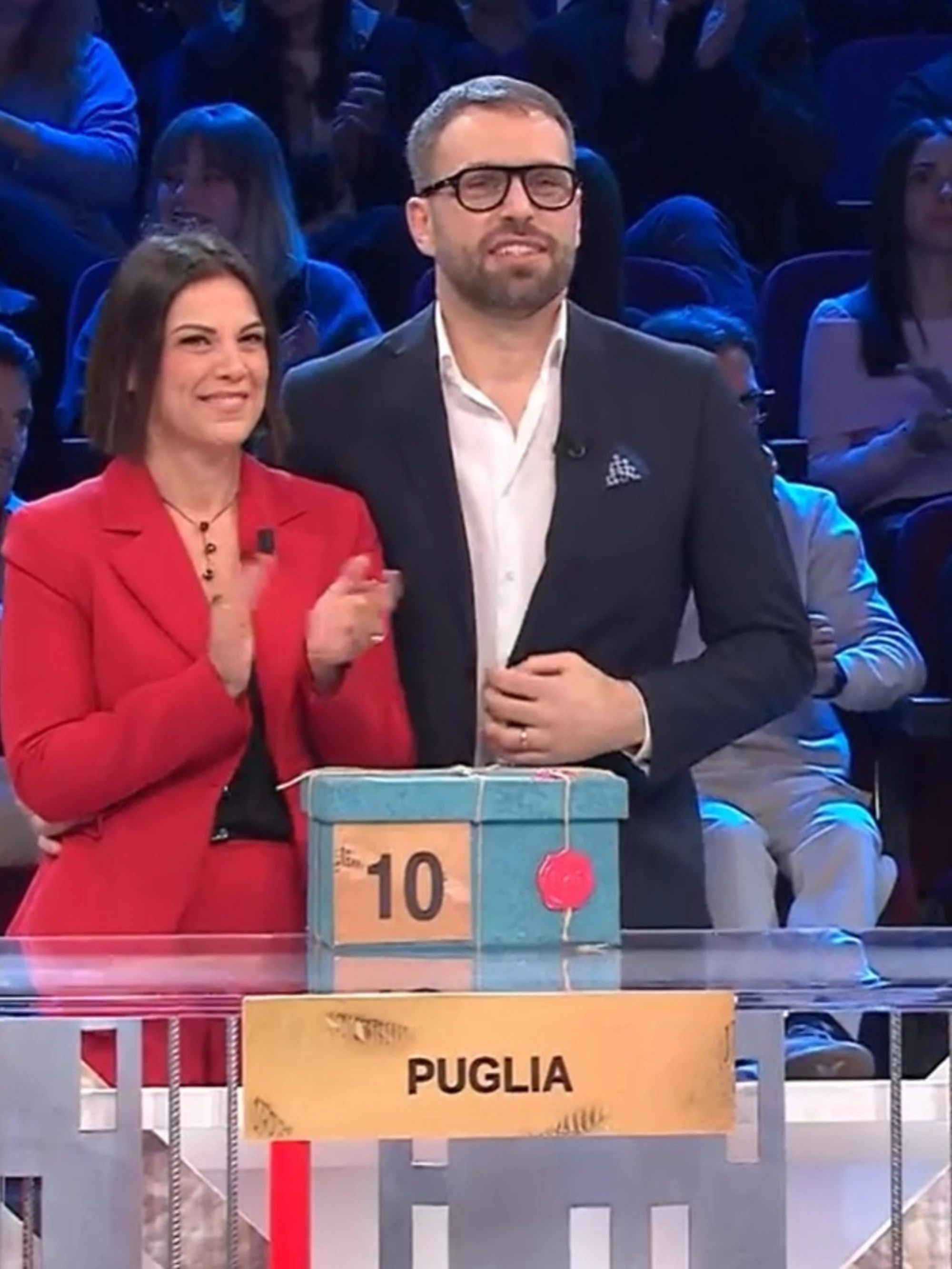 Affari Tuoi, l'ora del miracolo su Rai 1: così Emilio vince 200mila euro