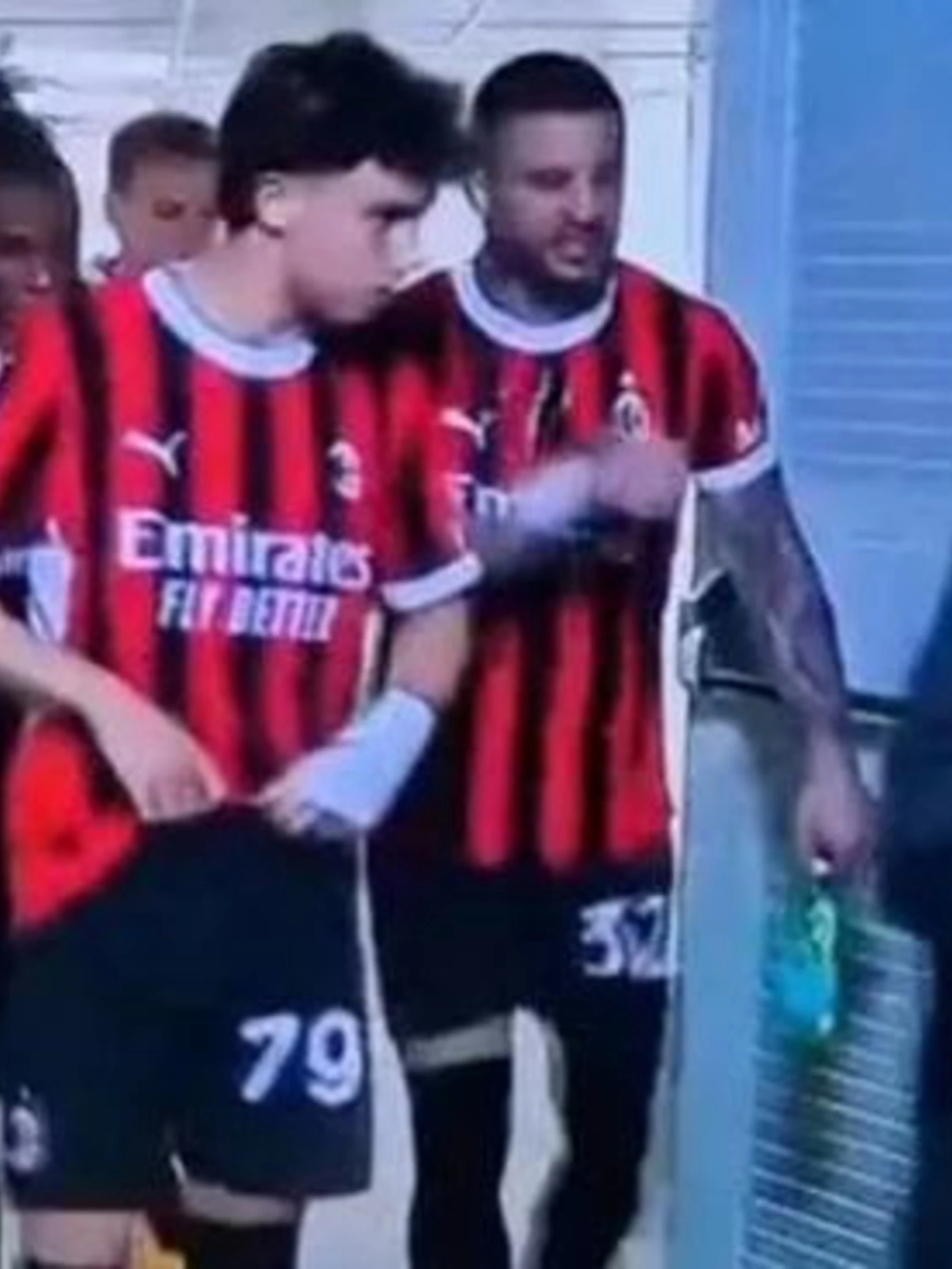 Milan, la rissa Walker-Felix: "Non sei Messi"