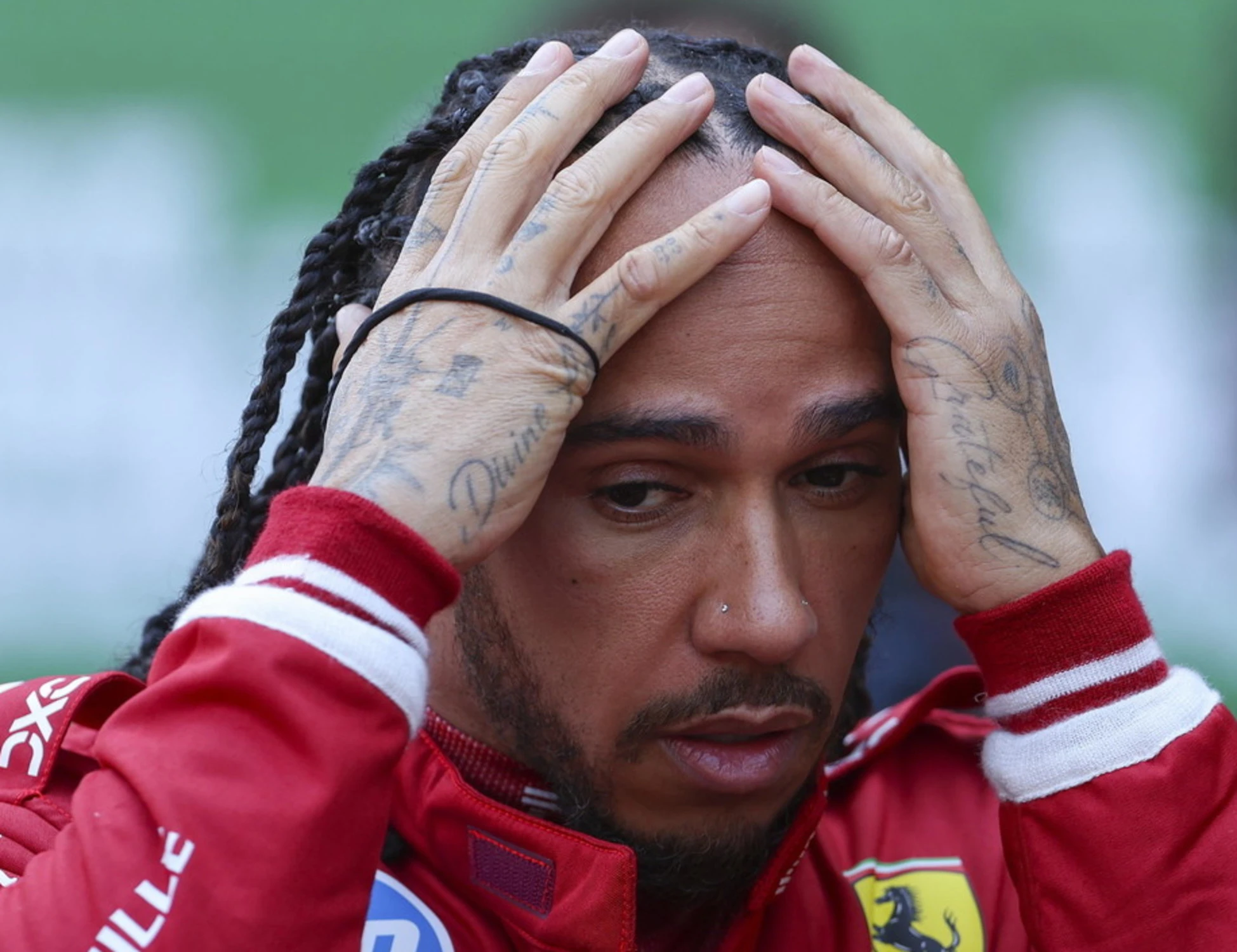 Lewis Hamilton già in discussione: girano brutte voci in Ferrari