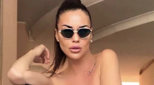 Antonella Mosetti, lato B così e... topless: a 50 anni si mostra così: oltre la censura