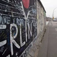 Berlino, crolla il muro
